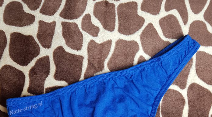 Mijn oude collectie slipjes en strings nu in uitverkoop