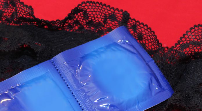 Prostituees bieden gedragen slipjes aan